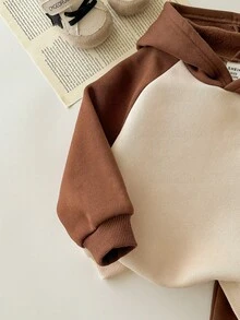 Conjunto de Moletom com Capuz e Calça com Estampa Fofa de Desenho Animado em Bloco de Cor, Outono/Inverno, para Menino Bebê