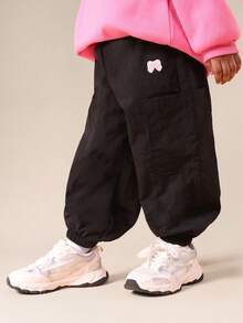 SUMWON Pantalones cargo para niñas con cintura elástica y bolsillos grandes para uso casual, actividades al aire vacaciones - Negro - Ver 4