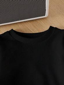 SHEIN Baby Boy Fashion Solid Color Round Neck Top And Casual Bib Pants 2-Piece Set Baby Boy Overall Set Baby Vintage Overalls Boys Baby Jeans Set Baby Boy Overalls Denim Baby Boys Outfit