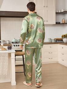 CoupledUp Camisa de homewear de seda sintética con estampado floral, conjunto de pijama para hombres, apto para uso en interiores y exteriores - Verde - Ver 3