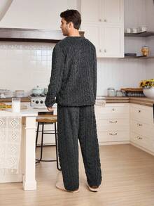 CoupledUp 心形字母刺绣抓绒男士蓬松舒适睡衣套装，冬季保暖