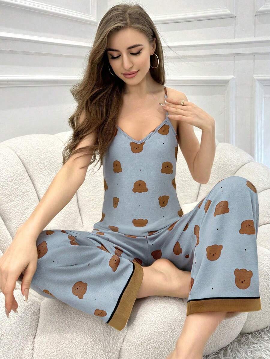 Bộ đồ ngủ áo hai dây và quần cổ chữ V in hình gấu - Nhiều màu - Xem 1