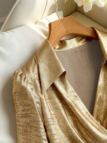 Franclia 优雅收腰交叉领长袖侧隐形拉链天鹅绒金色面料女式衬衫，秋冬 - 金色 - 查看 5