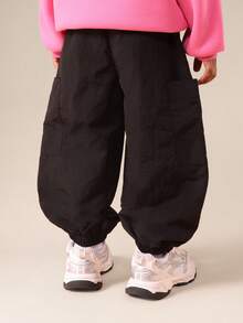 SUMWON Pantalones cargo para niñas con cintura elástica y bolsillos grandes para uso casual, actividades al aire vacaciones - Negro - Ver 2