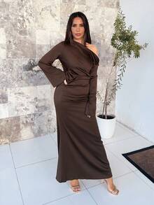 Milla Jasmine 极简主义高品质塔夫绸不对称领口褶饰喇叭袖及地美人鱼裙，适合情人节 - 棕色 - 查看 2