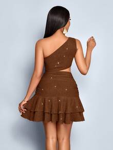 SOLERSUN Vêtements d'automne et d'hiver pour femmes pour les fêtes et les déplacements. Robe mini sexy avec col dégagé épaule, manches courtes, texture pailletée en tricot rouge, taille cintrée, hanches et poitrine drapées, ourlet double volant.