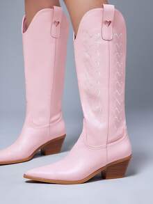 Solezae 新款女式心形刺绣纯素皮革尖头西部风格别致牛仔靴粗跟一脚蹬牛仔舞节日秋冬鞋 - 粉色 - 查看 4