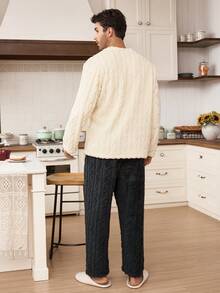 CoupledUp 男士休闲桃色刺绣提花抓绒睡衣套装，适合居家休闲和外穿 - 深灰色 - 查看 3