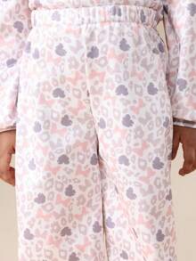 SUMWON Conjunto de sudadera y pantalones a juego para niñas con estampado de lazo y corazón, ropa casual de invierno coordinada de dos piezas - Multicolor - Ver 6