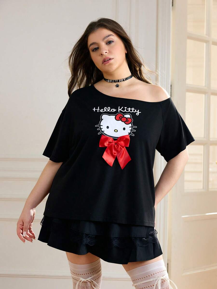 HELLO KITTY AND FRIENDS | SHEIN Áo thun nữ dáng rộng in họa tiết hoạt hình dễ thương, cổ áo bất đối xứng, màu tương phản, thoải mái khi đi làm, mặc mùa hè, size lớn - màu đen - Xem 1