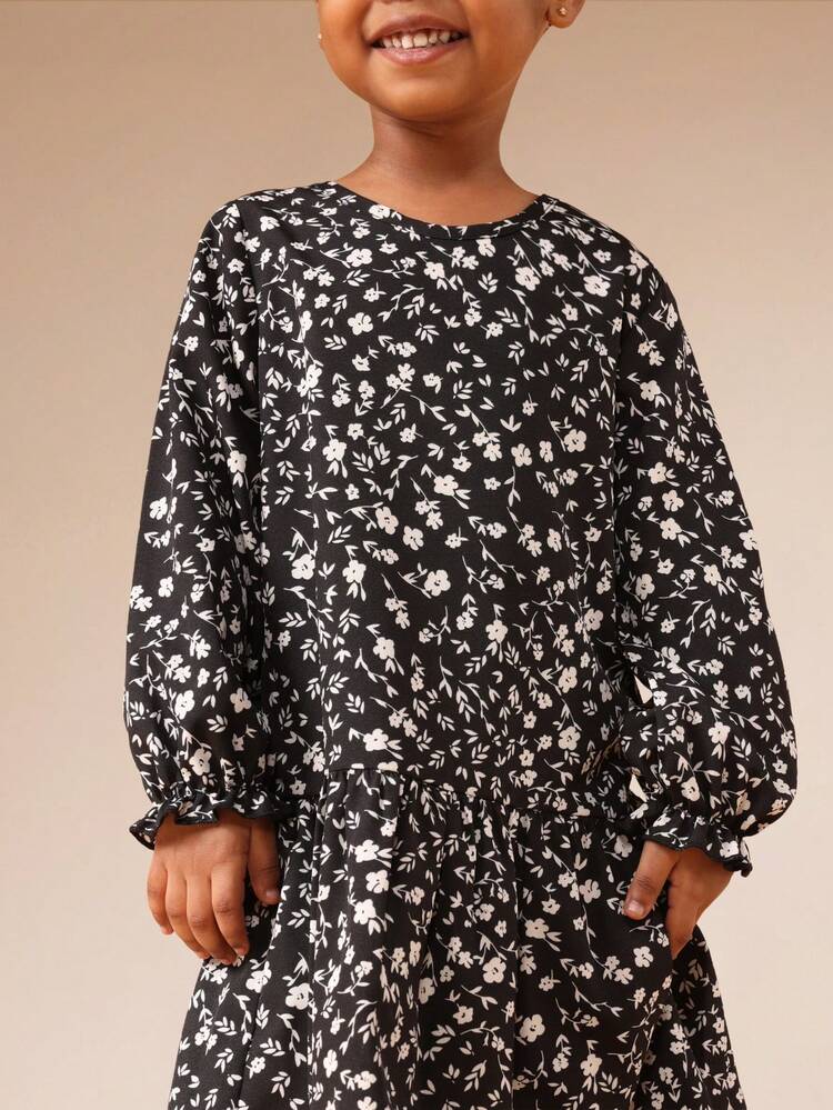 Langärmeliges Kleid mit Blumenmuster und tiefer Taille