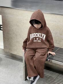 SHEIN Little Byeori 2 件装年轻男孩儿童街头休闲韩版斑点连帽衫和纯色松紧腰裤套装，适合返校、生日、婴儿洗礼、节日派对、秋冬季 - 棕色 - 查看 8