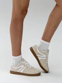 Aloruh 全新复古百搭时尚简约平底休闲软底户外运动防滑系带运动鞋，加大码女款 - 灰色 - 查看 3