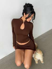 Aloruh Ensemble 2 pièces femme sexy, élégant et attrayant, jupe super courte à col montant ajourée, manches longues, couleur marron. Convient pour le travail, les sorties et l'automne/hiver - Tabac - Voir 8