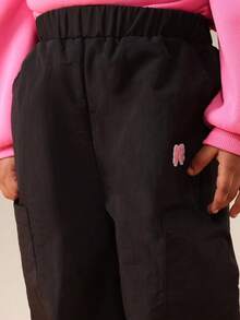 SUMWON Pantalones cargo para niñas con cintura elástica y bolsillos grandes para uso casual, actividades al aire vacaciones - Negro - Ver 6