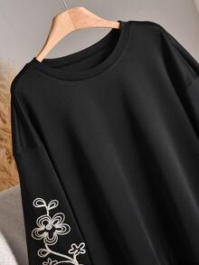 CosyJoli Plus Size Casual Long Sleeve Embroidered Snowflake Washed Loose Fit Crew Neck Pullover Sweatshirt/Winter Fall/Winter - Black - View 3