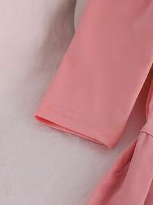 SHEIN Vestido infantil feminino moderno com estampa floral branca, barra plissada, gola redonda preta e mangas compridas. Confortável e estiloso, ideal para outono/inverno. - Rosa - Ver 5