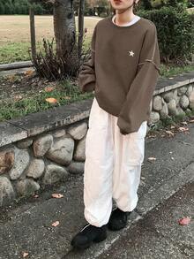 FRIFUL 女士撞色五角星印花圆领落肩长袖休闲卫衣 - 咖啡棕 - 查看 2