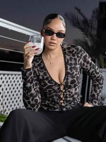 Melissa Matos Top ajustada de mujer de manga larga con cuello en V de punto, estampado de leopardo, de estilo casual - Multicolor - Ver 1