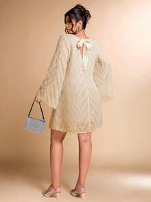 Cravure Váy dài tay thanh lịch cỡ lớn có chi tiết nơ phía sau - Màu be - Xem 4