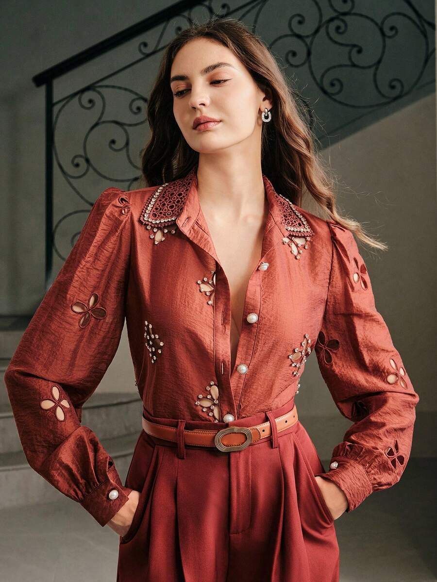 Anewsta 女士水钻镂空花卉蕾丝领长袖衬衫，适合圣诞节、感恩节、新年穿着 - 鏽棕色 - 查看 1