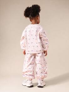 SUMWON Conjunto de sudadera y pantalones a juego para niñas con estampado de lazo y corazón, ropa casual de invierno coordinada de dos piezas - Multicolor - Ver 2