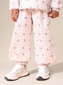 SUMWON Conjunto de sudadera y pantalones a juego para niñas con estampado de lazo y corazón, ropa casual de invierno coordinada de dos piezas - Multicolor - Ver 4