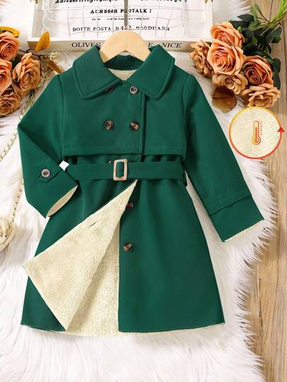 Dziewczęcy, minimalistyczny, dwurzędowy płaszcz typu trencz o średniej długości z paskiem, modna odzież wierzchnia na wiosnę i jesień