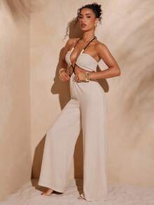 Hauture Sexy Sommer-Boho-Jumpsuit mit Kontrastdetails, kontrastfarbenen Bündchen, Cut-Outs und Perlenverzierungen – perfekt für den Urlaub und den Tag.