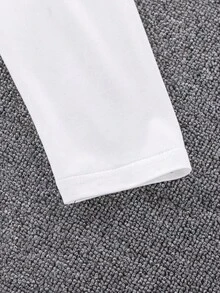 SHEIN Set de 3 camisetas gráficas casuales con letras para niño preadolescente, en negro, blanco y verde, adecuadas para ir al trabajo, la escuela, uso casual diario, deportes, otoño/invierno