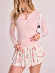 Sovereign Charm Conjunto deportivo de camiseta de manga larga de cuello en V de unicolor y falda mini plisada con estampado floral para mujer - Rosa - Ver 7