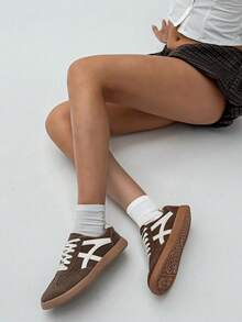 Aloruh 女士休闲百搭条纹运动鞋，女士时尚吸睛舒适橡胶软底运动鞋，女士透气轻便拼接运动鞋 - 棕色 - 查看 2