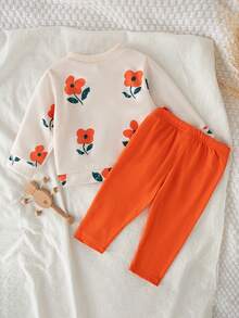 SHEIN Bộ 2 món đồ mùa thu mới cho bé gái, áo cổ tròn tay dài cài nút vai họa tiết hoa đỏ cam dễ thương, quần dài suông thoải mái, phong cách retro gia đình đồng bộ - trái cam - Xem 2