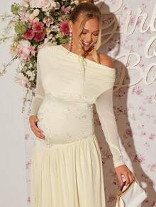 Loomaby 孕妇纯色褶皱花卉刺绣优雅不对称肩长袖连衣裙 - 杏色 - 查看 1