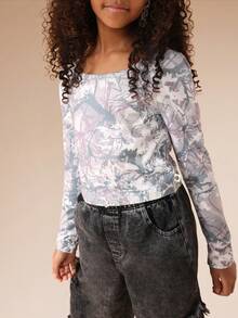 SUMWON Blusa feminina de manga comprida com estampa de borboletas, decote quadrado e padrão abstrato.