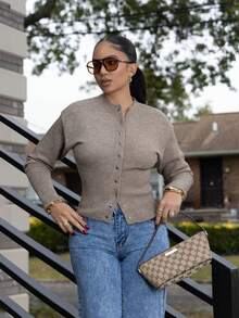 Melissa Matos 短款修身前扣纯色长袖简约休闲针织开衫、毛衣、短款女式毛衣、女式毛衣、针织毛衣、冬季女装、秋季女装、FW24 - 駝色 - 查看 1