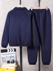 Vacaura 两件套青少年男童时尚藏蓝色高领外套搭配藏蓝色长裤，面料柔软舒适，适合秋季、户外运动、街舞、上学、摄影、郊游等各种场合，是青少年男童秋季必备单品。