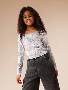 SUMWON Blusa feminina de manga comprida com estampa de borboletas, decote quadrado e padrão abstrato.