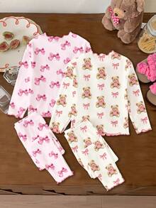 SHEIN Conjunto de pijamas de invierno para niñas con estampado de lazo rosa y corazón, estampado de oso con lazo rosa, lazo rosa y cinta, cómodo y fácil de usar, adecuado para la temporada de invierno, Navidad, otoño e invierno, con tops gráficos casuales y de estilo nuevo para bebés y niños