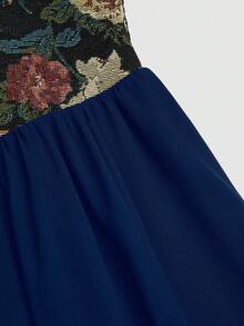 Sweetra Gaun Bustier Patchwork Motif Bunga Ukuran Plus dengan Tali Ikat dan Lengan Mengembang - Biru - View 6