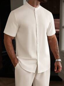 Manfinity Homme Herren Große Größen einfaches, lässiges Set aus einfarbigem Kurzarmhemd mit Knopfleiste und Hose, Sommer Herren lässiges Oberteil und Unterteil Set, Herren Co-Ord Set Creme Outfit, Herren Zweiteiler Set Sommer, Herren gestricktes Set - Beige - Übersicht 1
