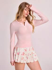 Sovereign Charm Conjunto deportivo de camiseta de manga larga de cuello en V de unicolor y falda mini plisada con estampado floral para mujer - Rosa - Ver 5