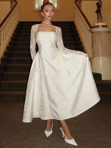 Glamine Charm Glamine Glamine 优雅蕾丝拼接 3D 立体花卉方领长袖 A 字连衣裙，白色宴会礼服，白色撞色蕾丝连衣裙，彩排晚宴礼服，薄纱花朵，甜美风格 - 白色 - 查看 3