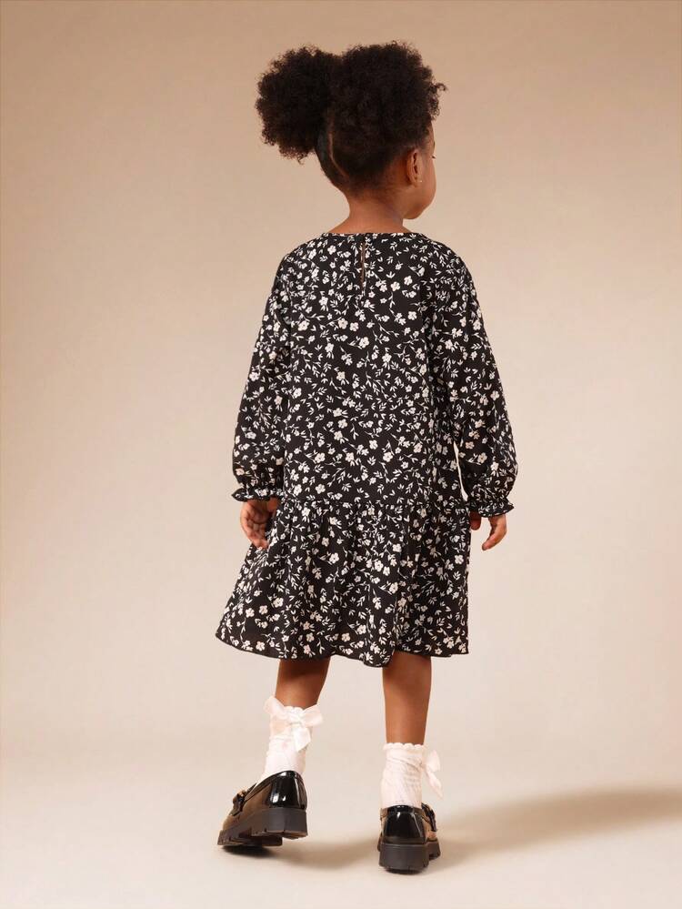 Langärmeliges Kleid mit Blumenmuster und tiefer Taille