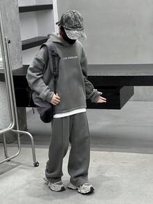 Mirajuku 两件套休闲青少年男童简约英文字母连帽衫和松紧腰抽绳裤套装，宽松版型，舒适百搭，适合秋季、春季、冬季日常穿着、通勤、户外、运动、上学、街头风、派对、摄影等场合。