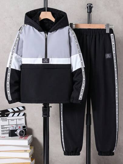 2 st. fleecejackor med huva för pojkar, matchade med svarta fleecebyxor, mjukt och bekvämt tyg, lämplig för höst/vinter, lämplig för utflykter, utomhussporter, skola, fotografering och fritidskläder