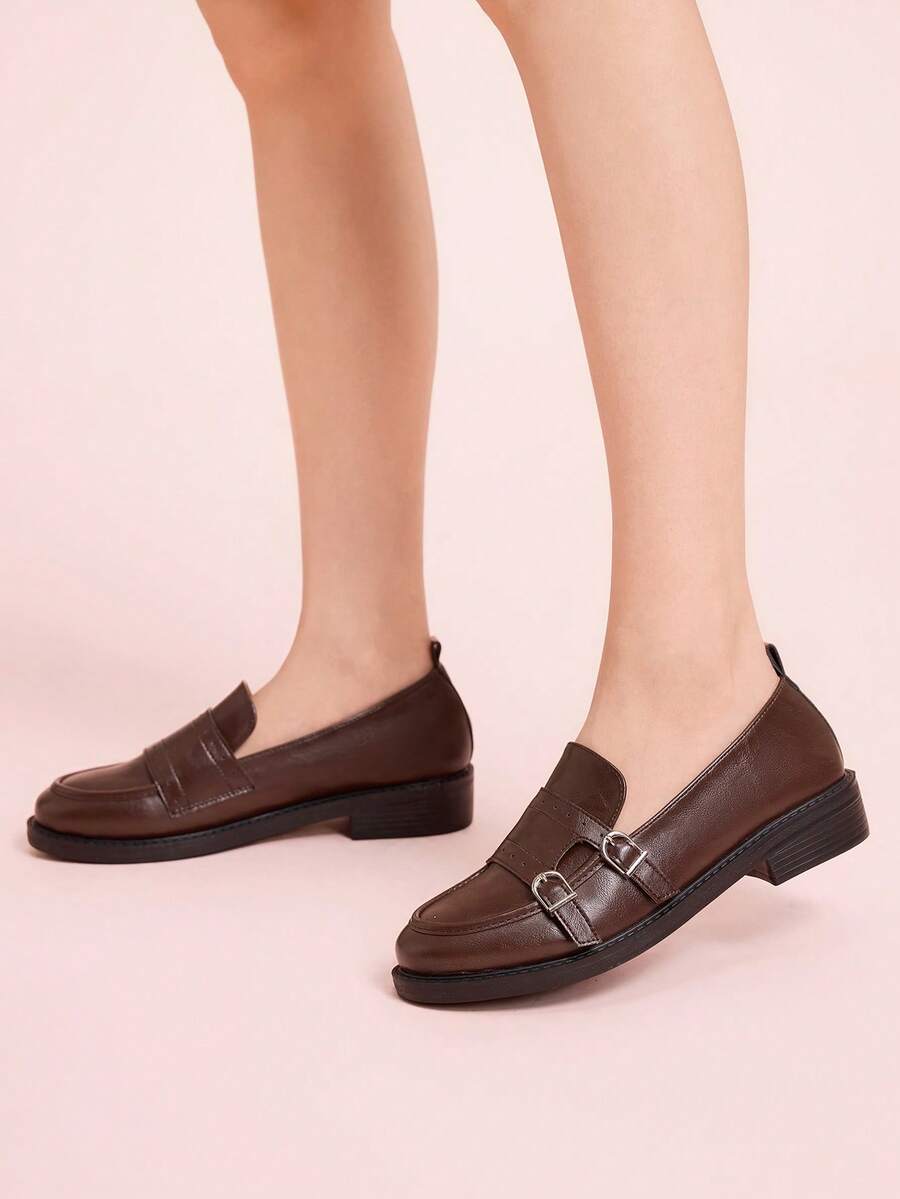 CUCCOO DOLLMOD Zapatos planos tipo mocasín con hebilla de metal decorativa para mujer - Café integral - Ver 1