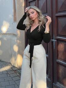 Jeta Ari 粉色瑜伽健身运动弹力柔软前开系带 V 领裹身长袖短款紧身 T 恤，时尚简约休闲优雅衣橱必备设计，适合女性，春秋季 - 黑色 - 查看 1