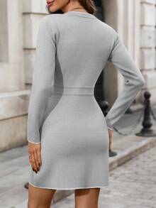 Ellevyn 女士灰色金属纽扣撞色滚边修身弹力优雅日常休闲通勤短款毛衣连衣裙 - 灰色 - 查看 3