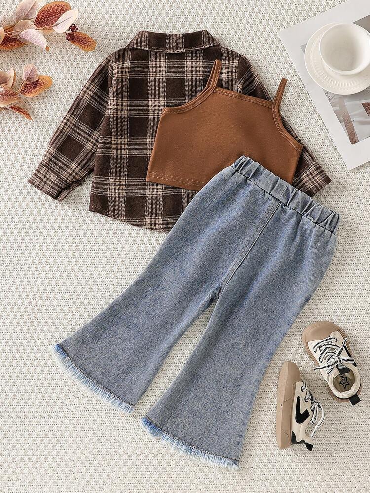 SHEIN Playful Pals Conjunto informal de 3 piezas para niñas bebé: Camisa de manga larga a cuadros + Top corto con tirantes + Pantalones vaqueros acampanados - Marrón - Añade 2